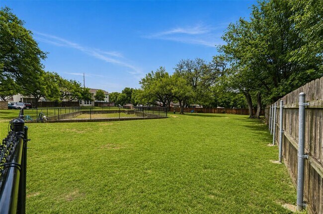 Building Photo - 2632 Century Park Blvd