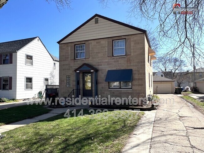 Building Photo - 2238 S 82nd St