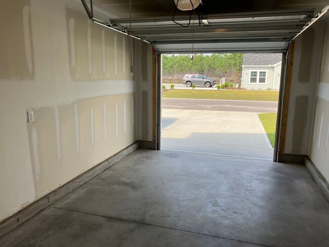 Building Photo - 3 Bedroom 2 Bathroom House- Groves at Sout...