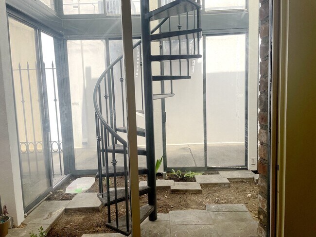 Building Photo - 3108 Vossdale Rd