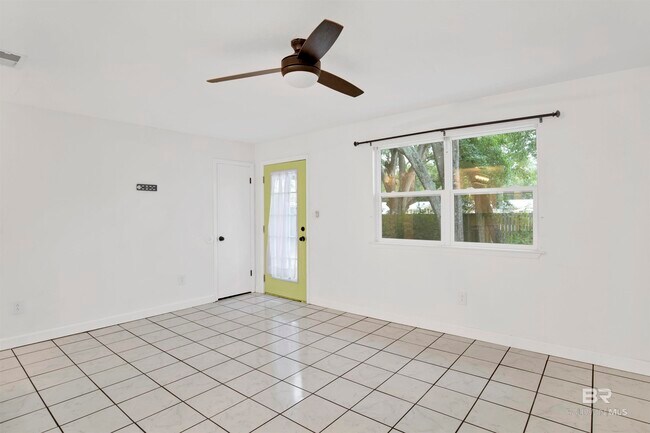 Building Photo - 208 E 22nd Ave