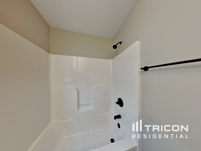Building Photo - 2945 Lily Way
