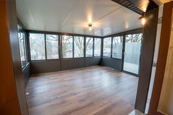 Building Photo - 4900 Jonquil Dr