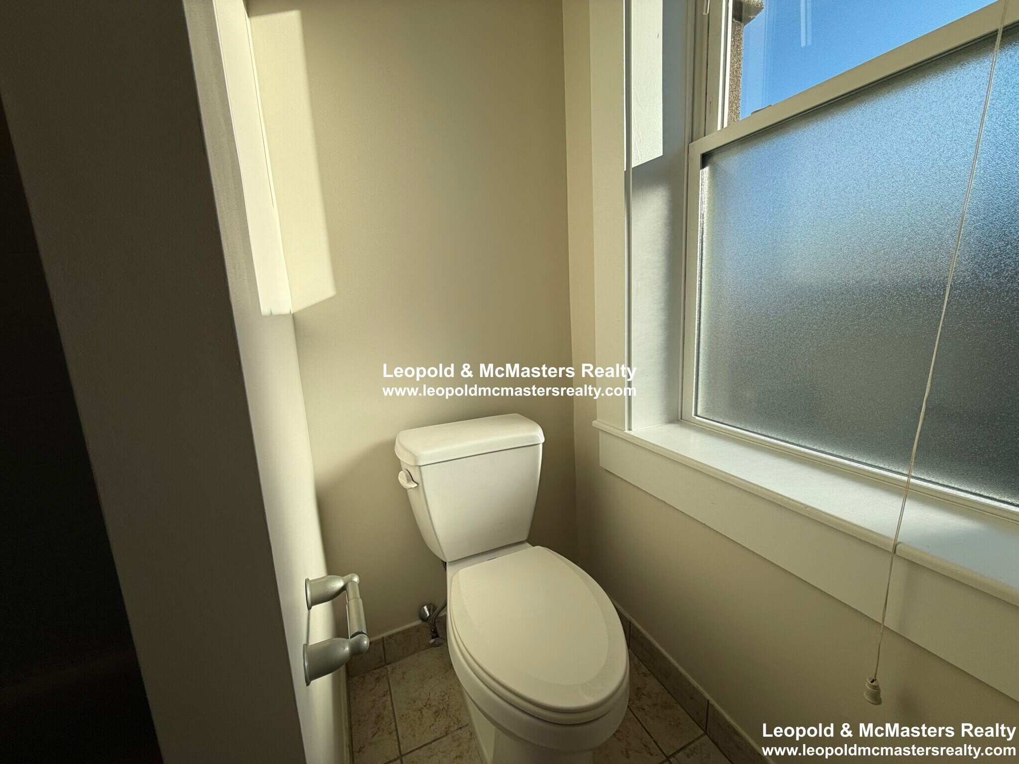 Building Photo - 15 Short St