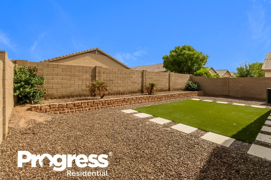 Building Photo - 10846 E Dragoon Ave