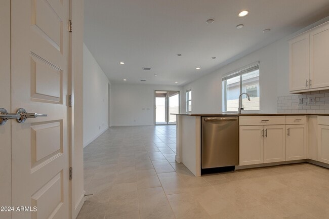 Building Photo - 17050 W Artemisa Ave