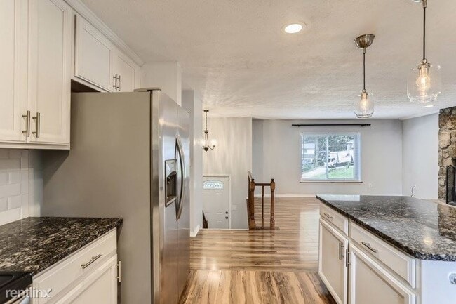 Building Photo - 3 br, 2.5 bath House - 5909 Chatham Court ...