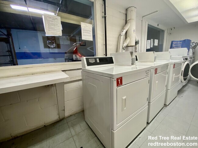 Building Photo - 20 Stearns Rd