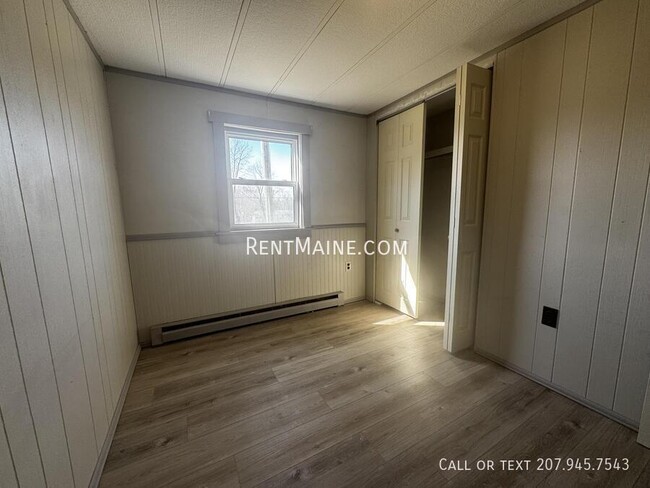 Building Photo - 513 Main St