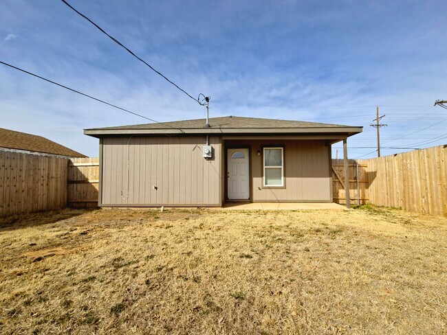 Building Photo - 303 Guava Ave
