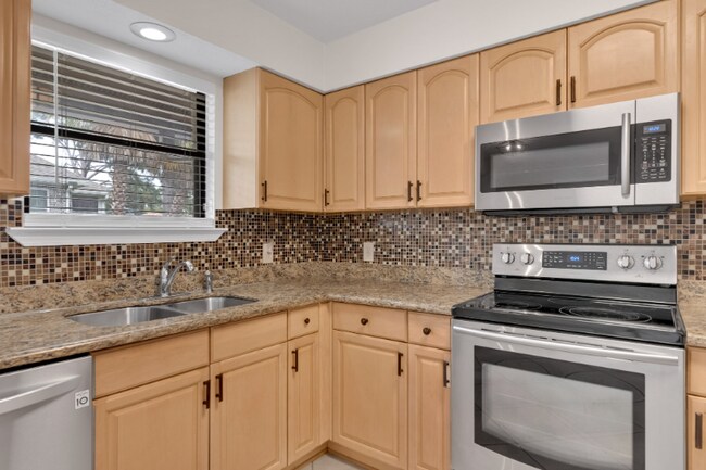 Building Photo - 967 Grand Canal St