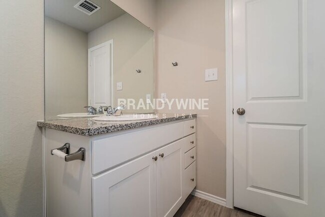 Building Photo - 3 BEDROOM - DURBIN