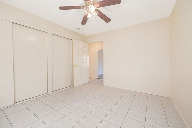 Building Photo - Attached 3-Bedroom Home with Spacious Yard...