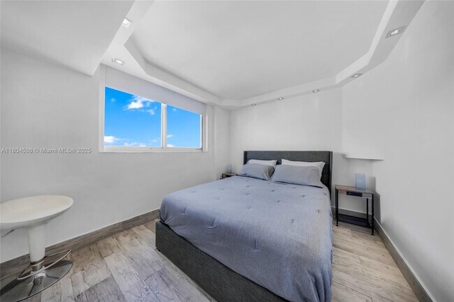 Building Photo - 401 Ocean Dr