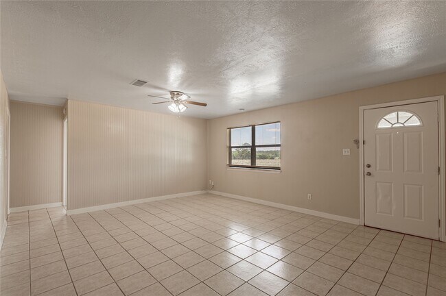 Building Photo - 2303 TX-19
