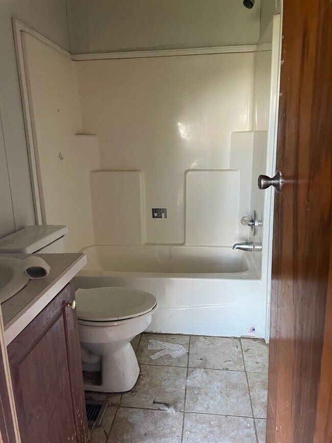 Building Photo - 3 Bed, 2 Bath, 1,280 sq ft singlewide mobi...