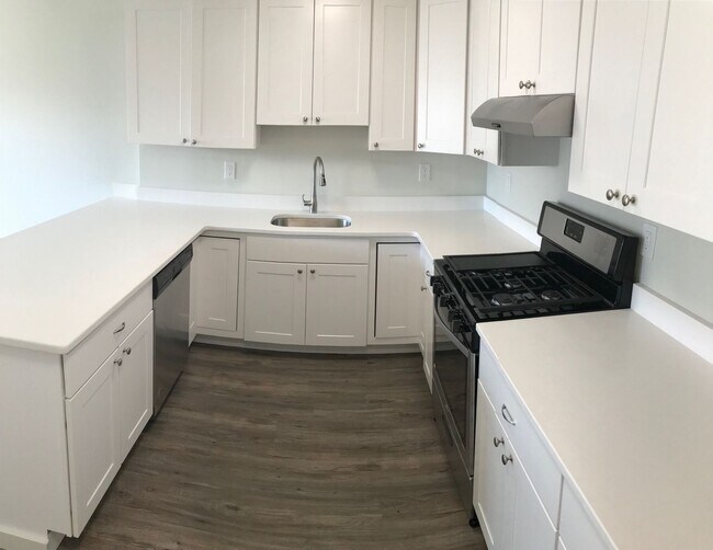 Interior Photo - 320 7th Ave