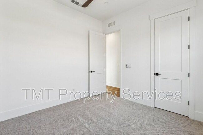 Building Photo - 1007 Bridger Dr