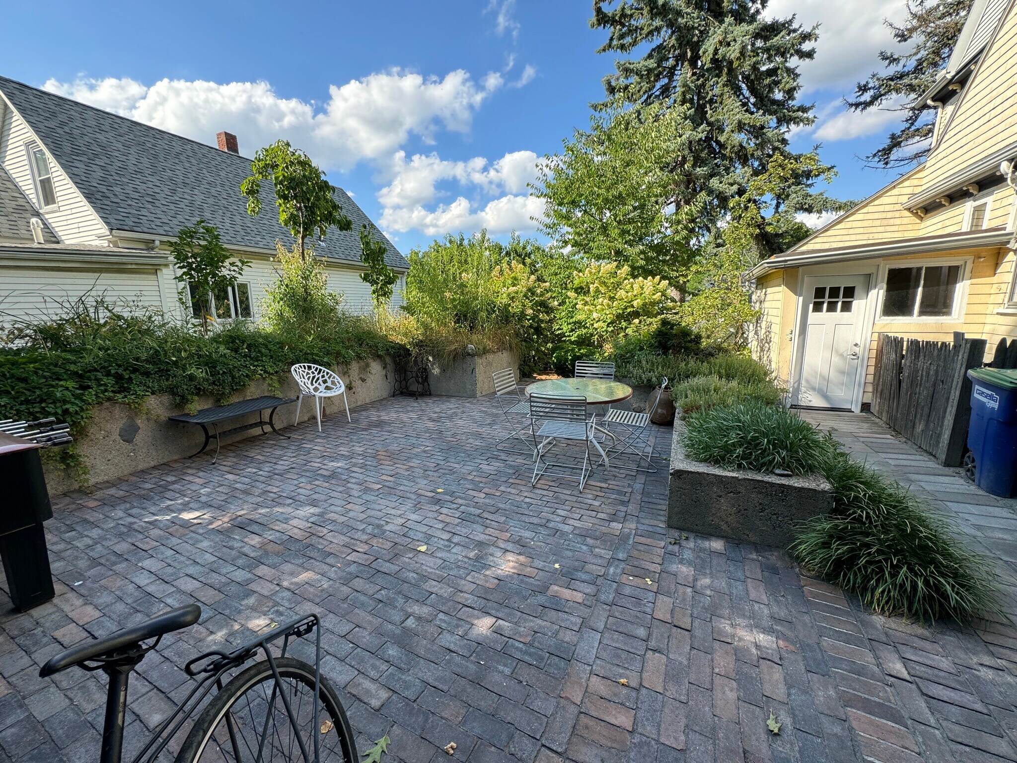 Building Photo - 90 Chandler St