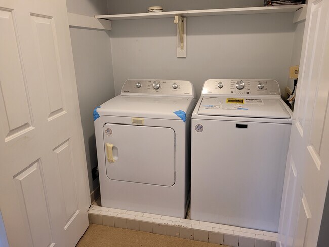 New Maytag washer and dryer - 2270 Tunis Cv