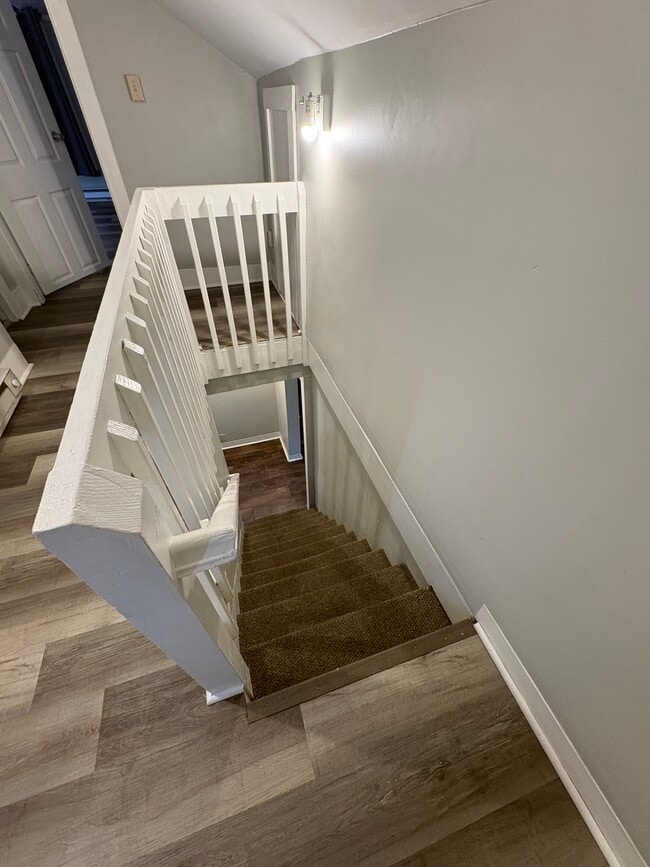 Building Photo - 633 Main St