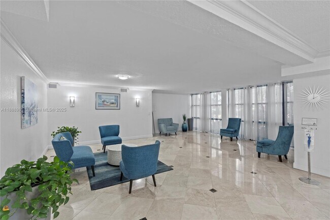 Building Photo - 800 Parkview Dr
