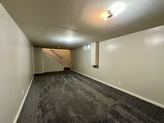 Building Photo - 2415 S Mosley