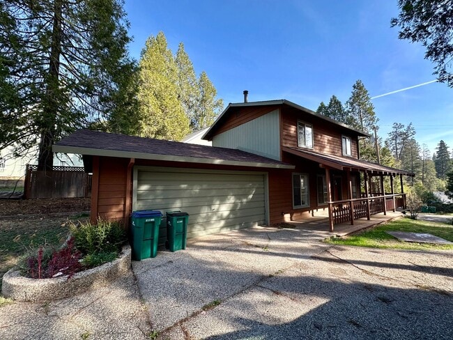 Primary Photo - 2 Bedroom 2 Bathroom 2 Story House Walking...