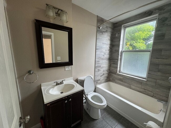 Building Photo - 241 Maverick St