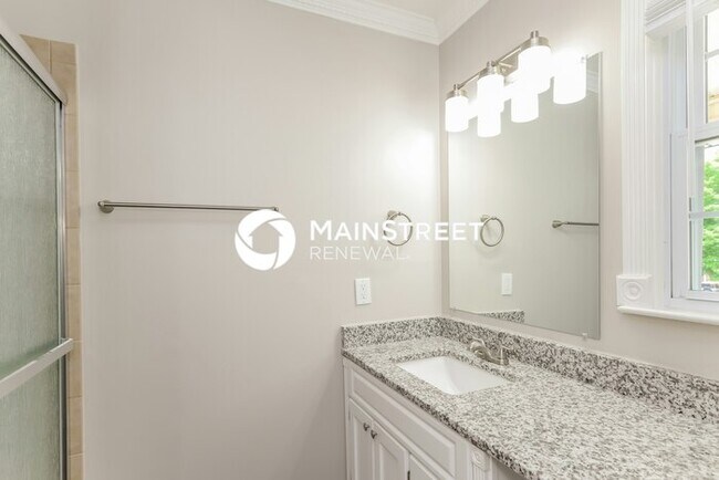 Building Photo - 4 Bedroom Pet-Friendly Home in CHARLOTTE, NC with Main Street Renewal