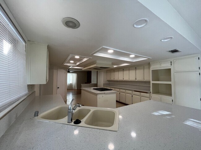 Building Photo - 3 bedroom 2.5 bath Home with a Bonus Room ...