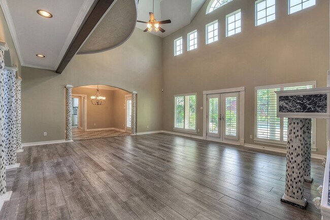 Building Photo - 10819 Lake Windcrest Blvd