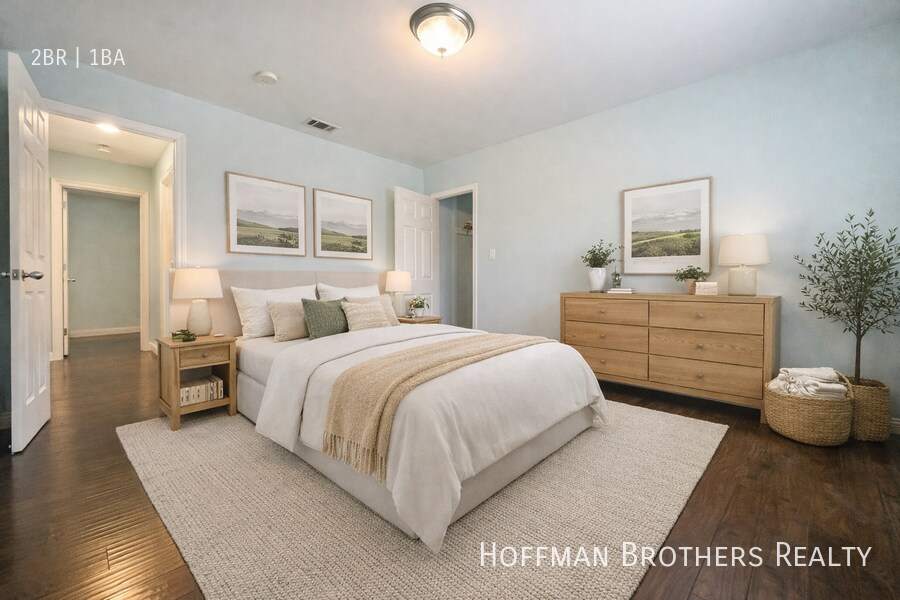 Building Photo - 806 N Las Palmas Ave