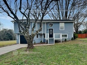 Building Photo - 36 Willow Dr