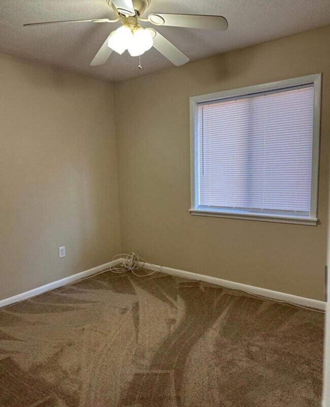 Building Photo - 615 Carter Ln