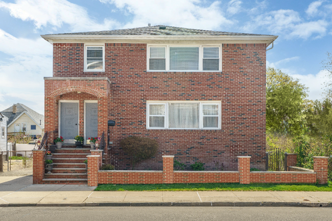 Primary Photo - 414 Elm St