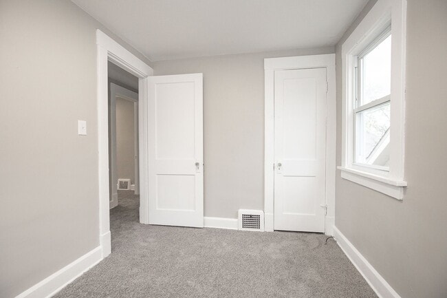 Building Photo - 3-BED, 1 BATH BEAUTIFUL SINGLE- FAMILY HOME IN MAPLE HEIGHTS!