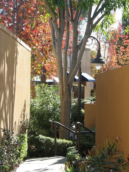 Building Photo - 25671 Le Parc