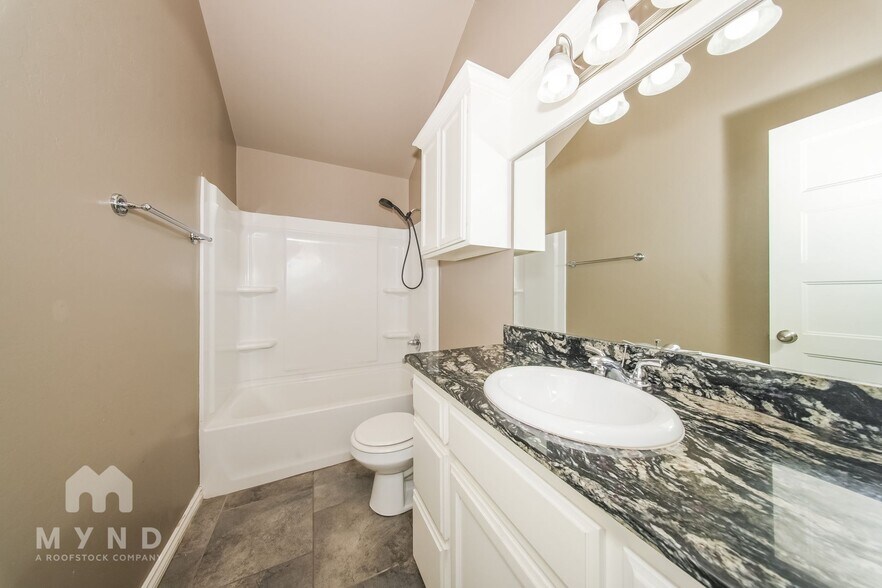 Building Photo - 1019 Merlin Dr