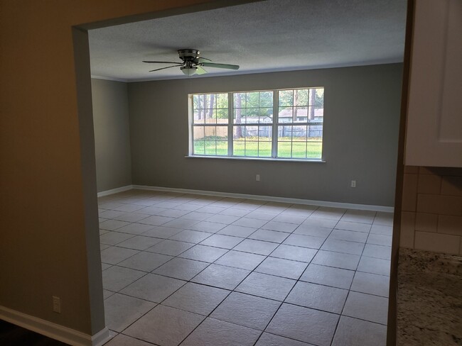 Building Photo - House for Rent