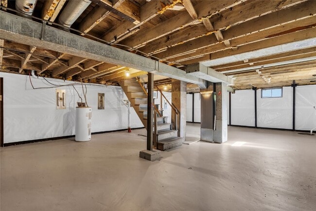 Building Photo - 2809 S River Rd