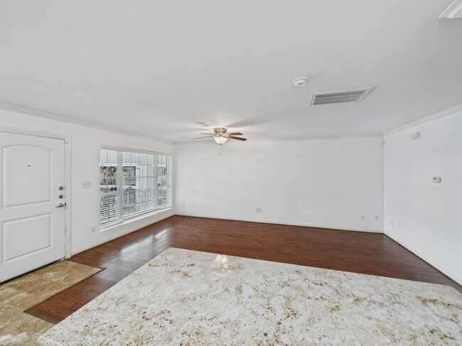 Building Photo - 5333 Richmond Ave.