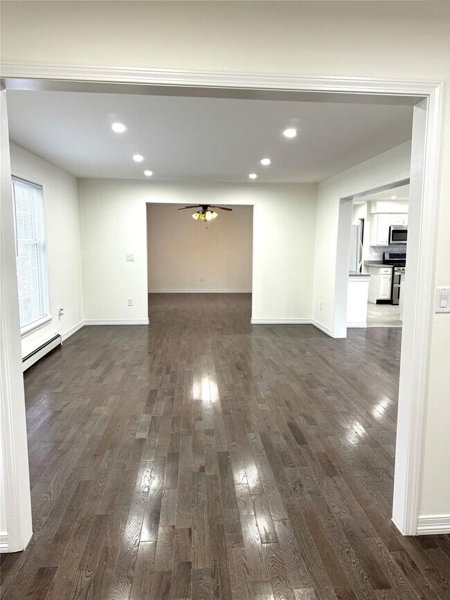 Building Photo - 26 Sallys Ln