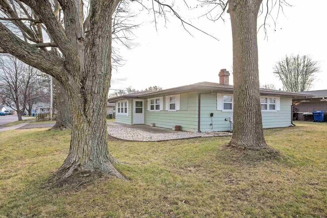 Building Photo - 901 Tribal St