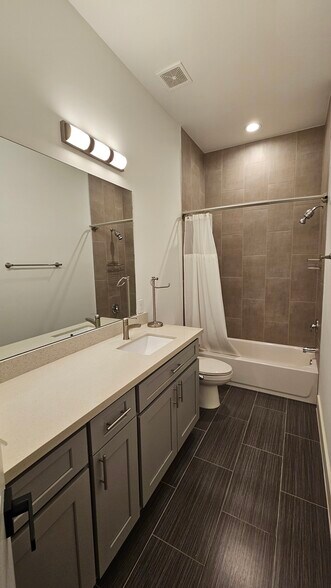 Guest Bath double vanities - 3404 Rogers St