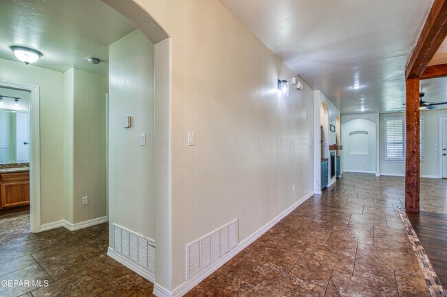 Building Photo - 13401 Emerald Pond Dr