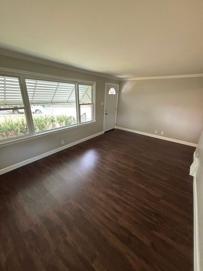 Building Photo - Charming 4-Bedroom Home in a Prime Locatio...
