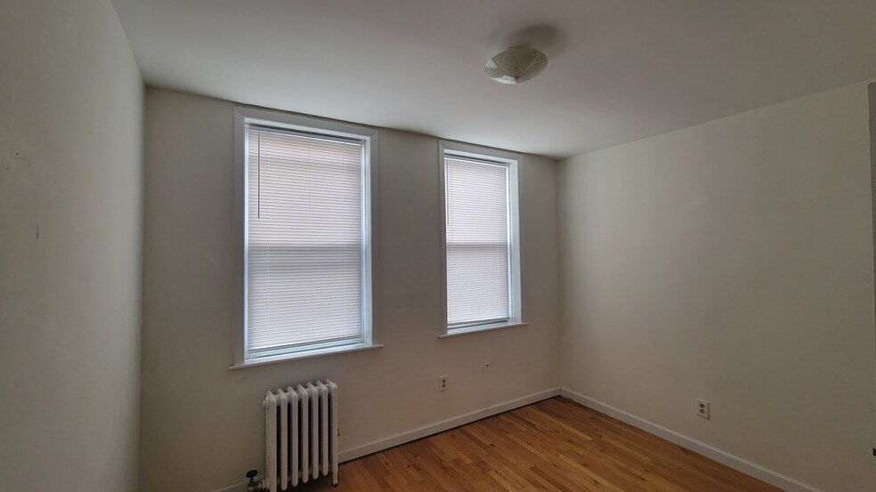 Building Photo - 31 67th St