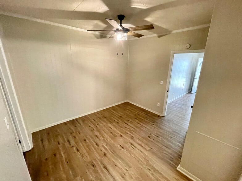 Building Photo - 1702 Bunch St