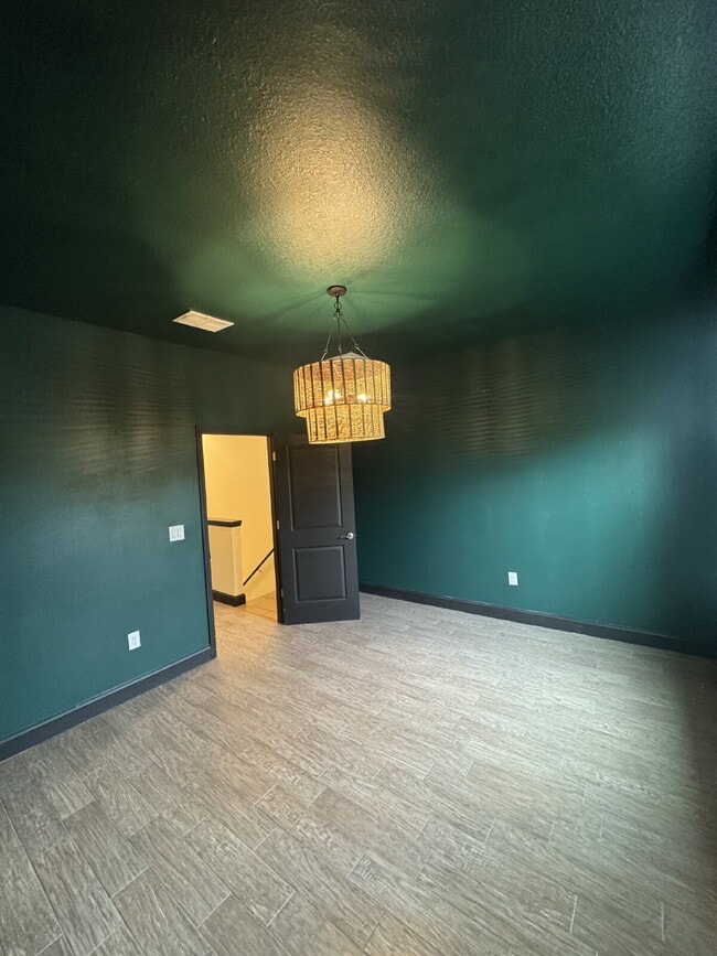 Building Photo - 331 N Trask St